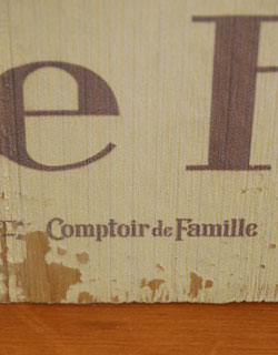 コントワールドファミーユ　インテリア雑貨　コントワール・ド・ファミーユのデコレーションパネル、木製ポスター。【コントワール・ドゥ・ファミーユ】のロゴが入っています。(cf-552)