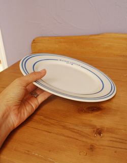 ダイニング雑貨　インテリア雑貨　コントワール・ド・ファミーユのデザートプレート （メゾン ドット）。取り皿としても使いやすいサイズです。(cf-570)
