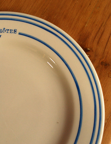 コントワールドファミーユ　インテリア雑貨　コントワール・ド・ファミーユのディナープレート （メゾン ドット）。爽やかで涼しげなブルーのラインです。(cf-571)