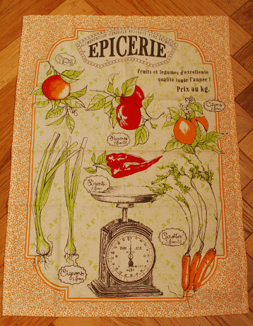 ダイニング雑貨　インテリア雑貨　コントワール・ド・ファミーユのトーション（Epicerie）ジャルダン・グルマン。フレッシュな野菜達が可愛くデザインされています。(cf-582)