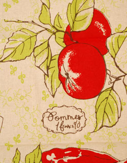 ダイニング雑貨　インテリア雑貨　コントワール・ド・ファミーユのトーション（Epicerie）ジャルダン・グルマン。甘そうな真っ赤なトマトも可愛い！。(cf-582)