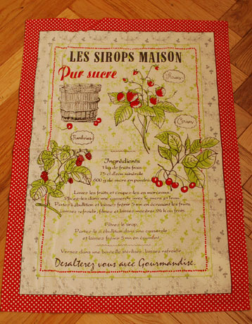 インテリア雑貨　コントワール・ド・ファミーユのトーション（Sirops Maison）ジャルダン・グルマン。赤いフルーツがデザインされた可愛い一枚です。(cf-583)