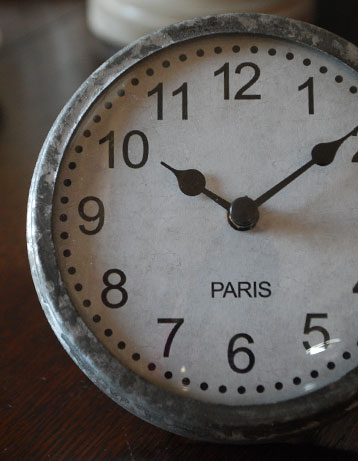 ミラー・時計　インテリア雑貨　置き時計。「オシャレな時計がなかなかなくて・・」と思っていた方にぜひ使って頂きたい時計です。(gc-129)
