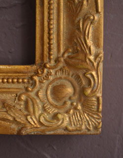 リビング雑貨　インテリア雑貨　華やかな雰囲気が素敵なアンティーク風フレーム（ゴールド・L）。繊細でエレガントな装飾が美しいデザインです。(n7-037)