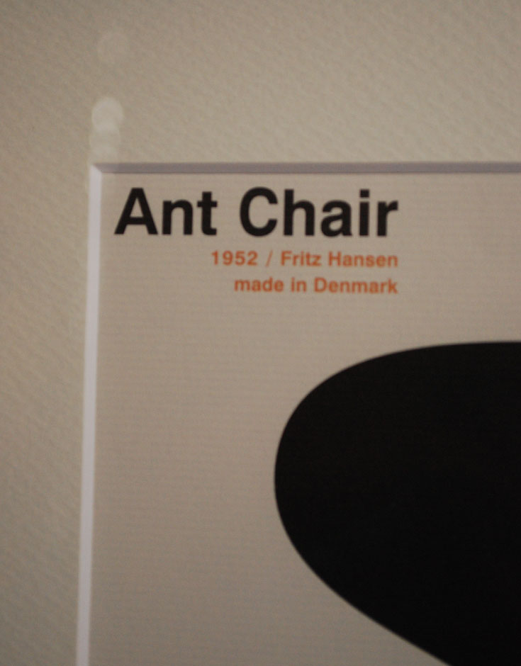 フレーム　インテリア雑貨　北欧インテリアにもオススメなシックなアートフレーム（Ant Chair）。デンマークの建築家アルネ・ヤコブセンのアントチェアです。(n7-069)