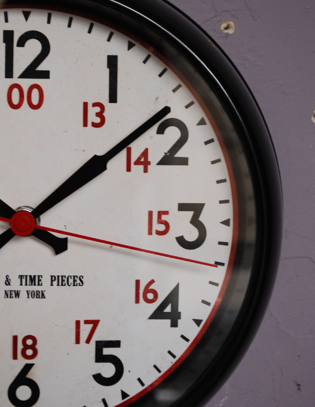 時計　インテリア雑貨　ウォールクロック (ブラック)　お洒落な壁掛け時計。「オシャレな時計がなかなかなくて・・」と思っていた方にぜひ使って頂きたい時計です。(n12-052)