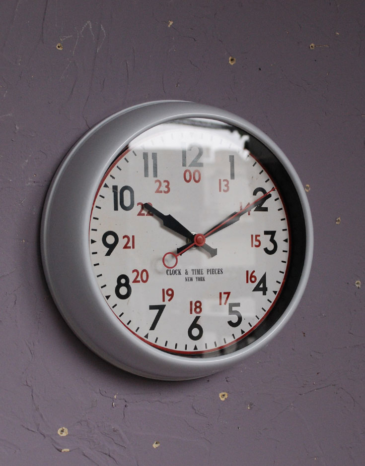 ミラー・時計　インテリア雑貨　ウォールクロック (ホワイト)　お洒落な壁掛け時計(電池なし)。針も、数字のデザインもお洒落です。(n12-051)