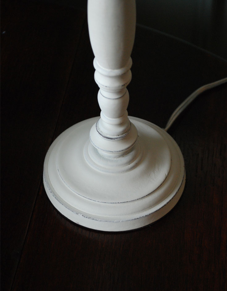 スタンドライト　照明・ライティング　フレンチホワイトのシンプルなテーブルランプ　。土台は安定感があります。(n-1105)