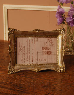 インテリア雑貨　ジュゼットフォトフレーム（シルバー）。縦でも横でもお好きな向きでお使いいただけます。(n-127)