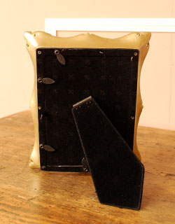 インテリア雑貨　ジュゼットフォトフレーム（シルバー）。後ろから見てもキレイなんです！上品なプリントがしてあります。(n-127)