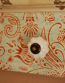 インテリア雑貨　アンティーク風ウォールフック×陶器（レッド・３フック）。フックはこんな感じ。(n-219)