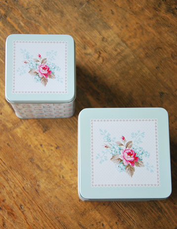キッチン雑貨　インテリア雑貨　ブリキ缶スクエア（ホリーミント）。フタにも可愛い小花がプリントされています。(n5-026)