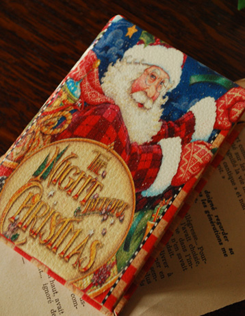 リビング雑貨　クリスマス用　ブックボックスミニ（サンタ）　クリスマスディスプレイ。表紙はサンタさんです。(n-442)