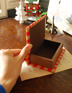 リビング雑貨　クリスマス用　ブックボックスミニ（サンタ）　クリスマスディスプレイ。表紙を開くと中は小物入れになっています。(n-442)