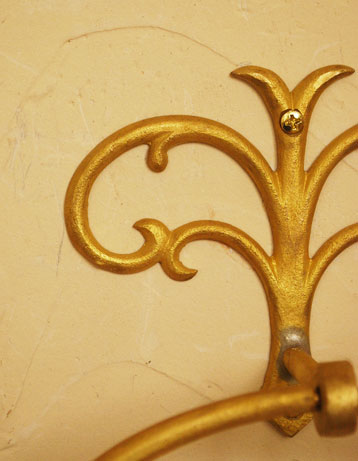 洗面・トイレ　住宅用パーツ　真鍮のタオルリング（ゴールド・ビス付き）タオルハンガー。綺麗なゴールド色。(sa-409)