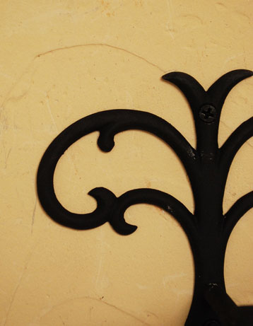 洗面・トイレ　住宅用パーツ　真鍮製（黒染め）タオルリング（ブラック・ビス付き）。黒染めの真鍮が壁に引き立つ、お洒落なタオルリングです。(sa-408)