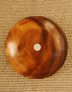 ダイニング雑貨　インテリア雑貨　木製プレート（ラウンド・S）。裏面には平な部分があります。(n1-129)