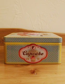 キッチン雑貨　インテリア雑貨　フレンチポップなティーストレージ缶（Lady Cupcake）。落ち着いた赤と黄色の組み合わせが可愛いですね！。(n5-016)