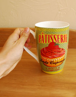 ダイニング雑貨　インテリア雑貨　フレンチポップなマグカップ（lady cupcake）。同じシリーズで他にもマグカップご用意しました。(n1-016)