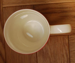 ダイニング雑貨　インテリア雑貨　フレンチポップなマグカップ（belle a croquer）。内側は、コーヒーもスープも何でも美味しそうに見える白です。(n1-015)