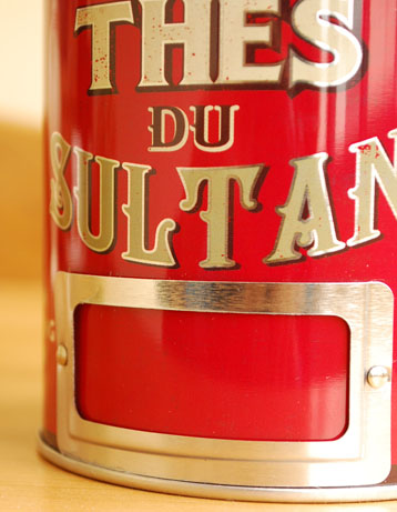 キッチン雑貨　インテリア雑貨　TEAストレージ缶 （The du Sultan)。THES DU SULTAN(スルタンの紅茶)と書かれています。(n5-083)