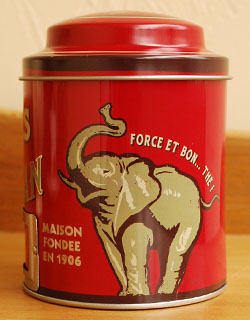 キッチン雑貨　インテリア雑貨　TEAストレージ缶 （The du Sultan)。ポップに描かれた像もデザインされています。(n5-083)