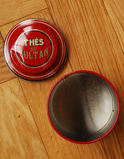 キッチン雑貨　インテリア雑貨　TEAストレージ缶 （The du Sultan)。蓋のデザインも可愛いですよ！。(n5-083)