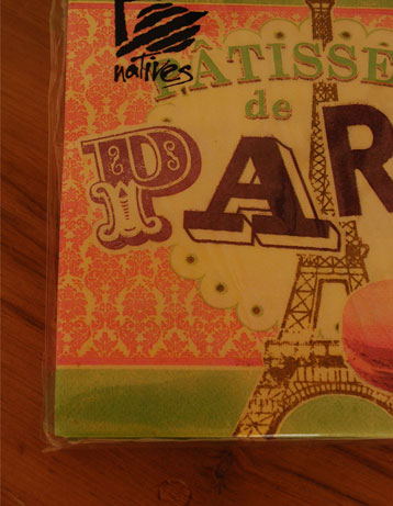 ダイニング雑貨　インテリア雑貨　フレンチポップなペーパーナプキン（PARIS）。お皿に添えるだけで、いつもより特別なおやつの時間になりそうです。(n3-015)