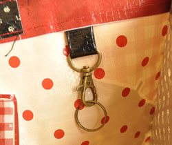 キッチン雑貨　インテリア雑貨　フレンチポップなショッピングバック（Bistrot de Paris）。内側にキーホルダーがついています。(n6-006)