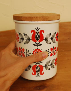 キャニスター　インテリア雑貨　北欧インテリアのキッチン雑貨・陶器製キャニスター（チューリップ）。たっぷり入るＭサイズです。(n5-066)