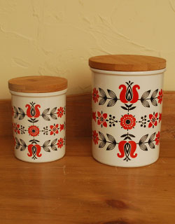 キャニスター　インテリア雑貨　北欧インテリアのキッチン雑貨・陶器製キャニスター（チューリップ）。サイズは2種類あります。(n5-066)