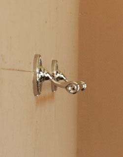 洗面・トイレ　住宅用パーツ　真鍮タオルバー （クローム仕上げ）。横から見るとこんな感じです。(sa-601)