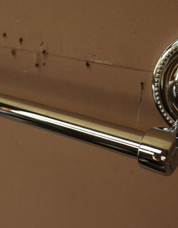 洗面・トイレ　住宅用パーツ　真鍮タオルバー （クローム仕上げ）。上品なシルバー色です。(sa-601)