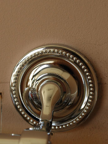 洗面・トイレ　住宅用パーツ　真鍮タオルバー （クローム仕上げ）。ぷくぷくっとした模様もポイントです。(sa-601)