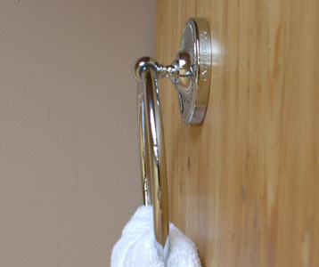 洗面・トイレ　住宅用パーツ　タオルリング （シルバー）。場所をとらず、取り付けやすいですよ。(sa-401)