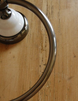 タオルハンガー・リング　インテリア雑貨　アンティーク風真鍮タオルリング （ホワイト×アンティーク色）。真ん丸なリングで可愛らしさもプラス。(sa-405)